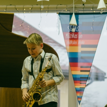 Ziemassvētki SMMS Pūtēju un klavieru nod. koncerts - 