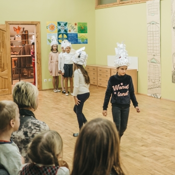 Ziemassvētki mākslas nodaļā - 