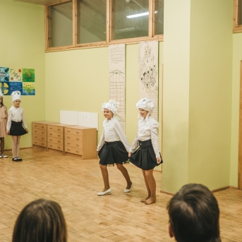 Ziemassvētki mākslas nodaļā - 