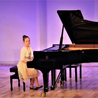V Starptautiskais Lūcijas Garūtas jauno pianistu konkurss - 
