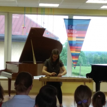 Viesos Valmieras MS audzēknes - 