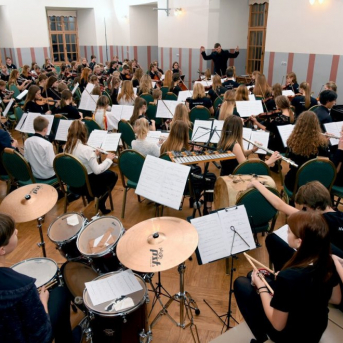 Orķestra koncerts Dundagā - foto: Visvaldis Biezbārdis