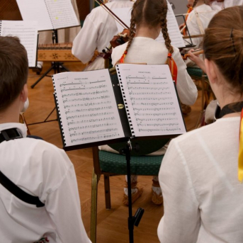 Orķestra koncerts Dundagā - foto: Visvaldis Biezbārdis