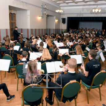 Orķestra koncerts Dundagā - foto: Visvaldis Biezbārdis