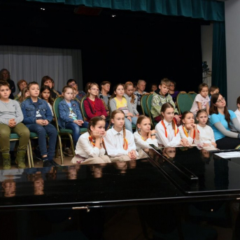 Orķestra koncerts Dundagā - foto: Visvaldis Biezbārdis