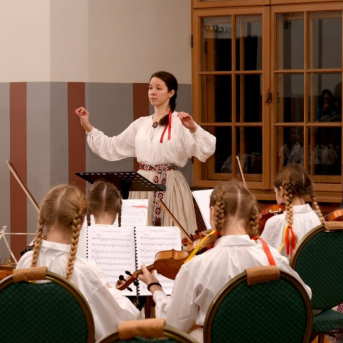 Orķestra koncerts Dundagā - foto: Visvaldis Biezbārdis