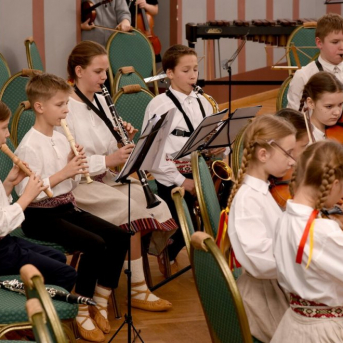 Orķestra koncerts Dundagā - foto: Visvaldis Biezbārdis