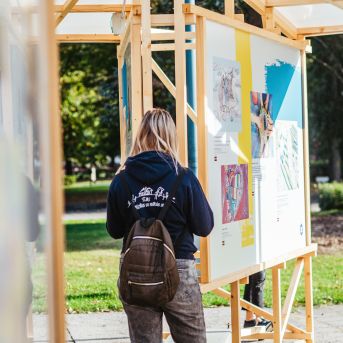 SMMS bauda mākslu - 