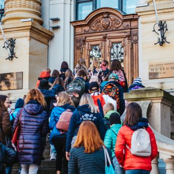 SMMS bauda mākslu - 