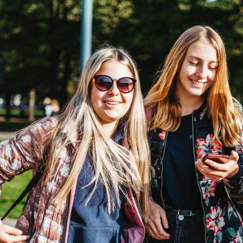 SMMS bauda mākslu - 