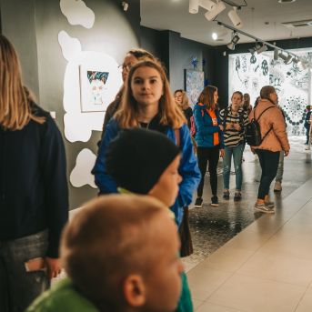 SMMS bauda mākslu - 