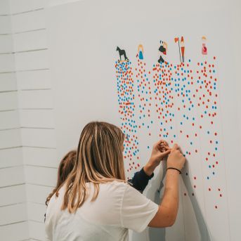 SMMS bauda mākslu - 