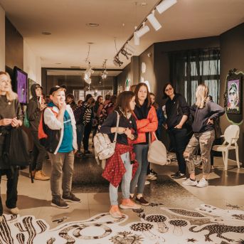 SMMS bauda mākslu - 