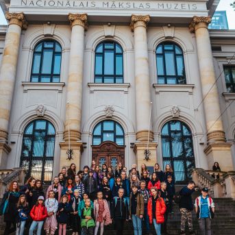 SMMS bauda mākslu - 