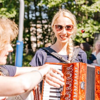 Saulkrastu nov. svētku gājiens - Foto: Ginta Zīverte un SMMS