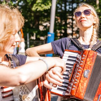 Saulkrastu nov. svētku gājiens - Foto: Ginta Zīverte un SMMS
