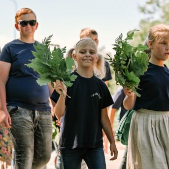 Saulkrastu nov. svētku gājiens - Foto: Ginta Zīverte un SMMS