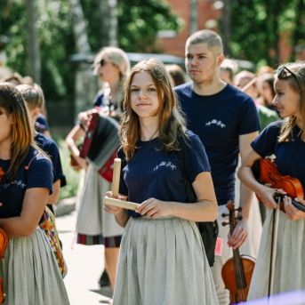 Saulkrastu nov. svētku gājiens - Foto: Ginta Zīverte un SMMS