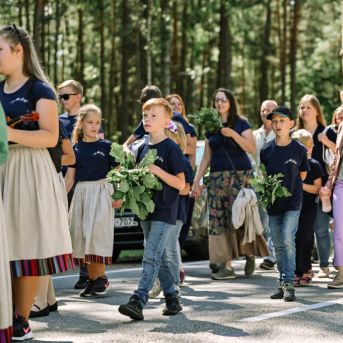 Saulkrastu nov. svētku gājiens - Foto: Ginta Zīverte un SMMS