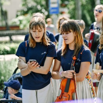 Saulkrastu nov. svētku gājiens - Foto: Ginta Zīverte un SMMS