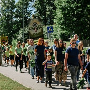 Saulkrastu nov. svētku gājiens - Foto: Ginta Zīverte un SMMS