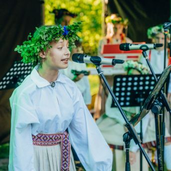 Ielīgošana pie Sējas ozola - Foto: Pēteris Gertners un SMMS