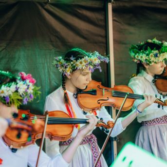 Ielīgošana pie Sējas ozola - Foto: Pēteris Gertners un SMMS