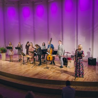 Pedagogs tuvplānā - Foto: Edgars Semanis