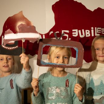 Dziesmu vakars klusinātā gaismā - 