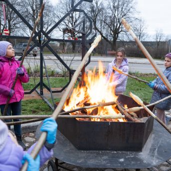 Dziesmu vakars klusinātā gaismā - 