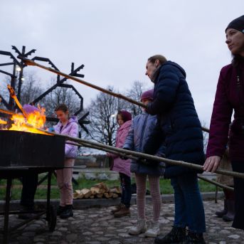 Dziesmu vakars klusinātā gaismā - 