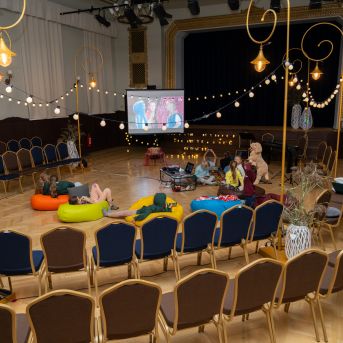 Dziesmu vakars klusinātā gaismā - 