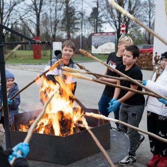 Dziesmu vakars klusinātā gaismā - 