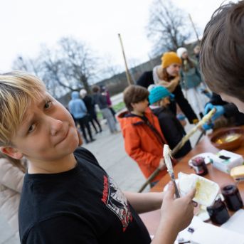 Dziesmu vakars klusinātā gaismā - 