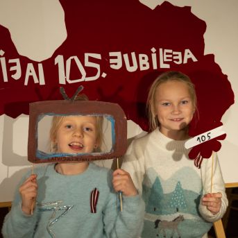 Dziesmu vakars klusinātā gaismā - 