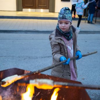 Dziesmu vakars klusinātā gaismā - 