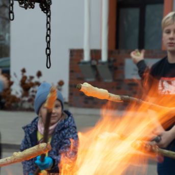 Dziesmu vakars klusinātā gaismā - 