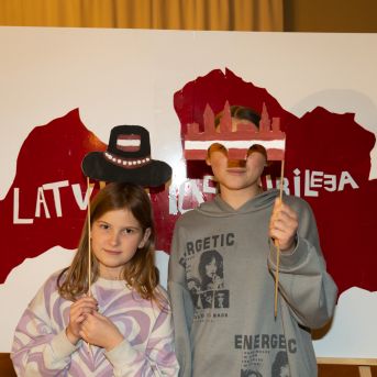 Dziesmu vakars klusinātā gaismā - 