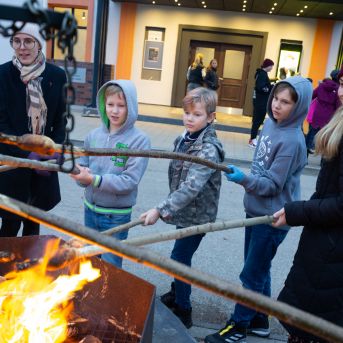 Dziesmu vakars klusinātā gaismā - 