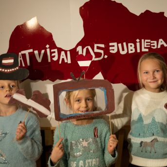 Dziesmu vakars klusinātā gaismā - 