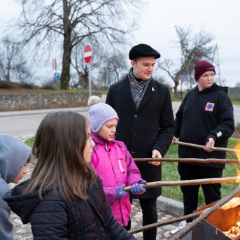 Dziesmu vakars klusinātā gaismā - 