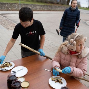 Dziesmu vakars klusinātā gaismā - 