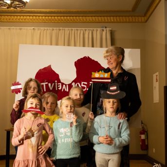 Dziesmu vakars klusinātā gaismā - 