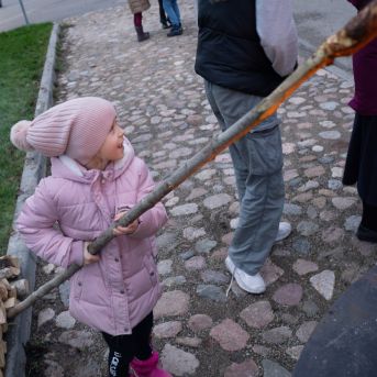 Dziesmu vakars klusinātā gaismā - 