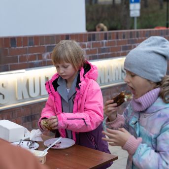 Dziesmu vakars klusinātā gaismā - 