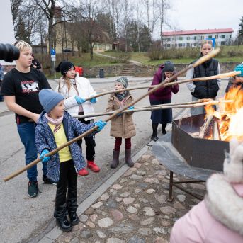 Dziesmu vakars klusinātā gaismā - 