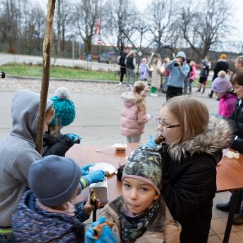 Dziesmu vakars klusinātā gaismā - 