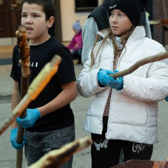 Dziesmu vakars klusinātā gaismā - 