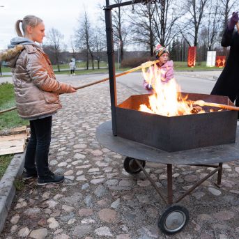 Dziesmu vakars klusinātā gaismā - 