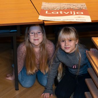 Dziesmu vakars klusinātā gaismā - 